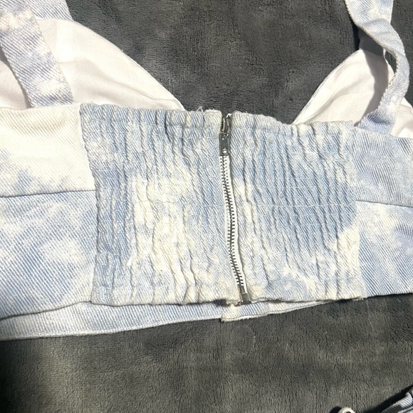 Moodie Light Blue & Cream Tie-Dye Crop Top and Belted Shorts Set Size S - Picture 9 of 9